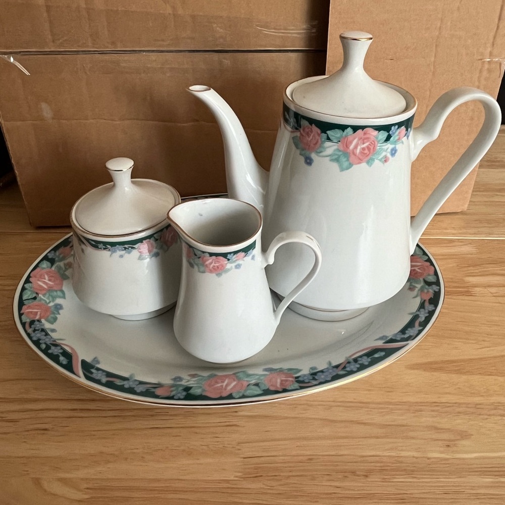 Tienshan Fine China Tea Pot set
